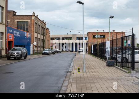Vorst, Hauptstadt Brüssel, Belgien, 13. SEP 2024 - Rue Saint Denis mit industrieller Tätigkeit Stockfoto