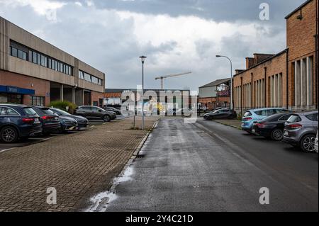 Vorst, Hauptstadt Brüssel, Belgien, 13. September 2024 - Rue des anciens Etangs, mit Unternehmen der Kunst- und Designbranche Stockfoto