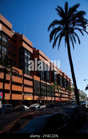 Sevilla, Spanien, 17. Juli 2009, Sevilla, Spanien, 17. Juli 2009, diese Ansicht zeigt ein modernes Gebäude entlang der Avenida de la Republica Argentina in Los REMED Stockfoto