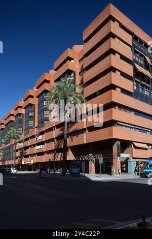 Sevilla, Spanien, 17. Juli 2009, Sevilla, Spanien, am 17. Juli 2009 zeigt das Gebäude von Buenos Aires moderne Architektur entlang der Avenida de la Republica Arge Stockfoto