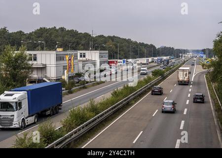 Der Grenzübergang Straelen zwischen Deutschland und den Niederlanden, Autobahn A40 und A67 in NL, Blick in Richtung NL, erster Tag verstärkter Grenzkontrollen Stockfoto