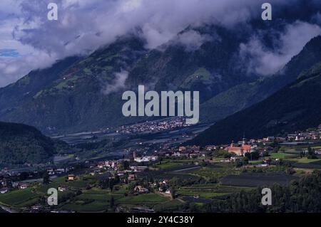 Blick auf Johanneum, Studentengefangener, Dorf Tyrol, Tirol, Südtirol, autonome Provinz Bozen, Italien, Europa Stockfoto