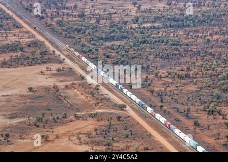 Aus der Vogelperspektive des Ghan Train von Adelaide über Alice Springs nach Darwin im Northern Territory von Australien Stockfoto