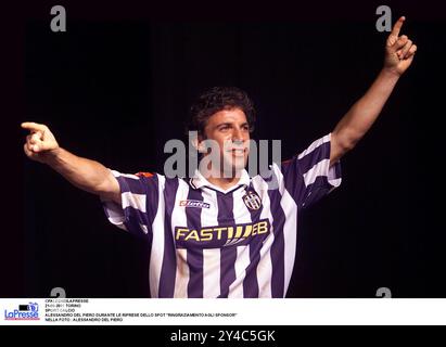 Torino, Italien. August 2001. © FALZONE/LAPRESSE 2-08-2001 TURIN SPORT CALCIO ALESSANDRO DEL PIERO DURANTE LE RIPRESE DELLO SPOT 'RINGRAZIAMENTO AGLI SPONSOR' NELLA FOTO: ALESSANDRO DEL PIERO CREDIT: LAPRESSE/ALAMY LIVE NEWS Stockfoto