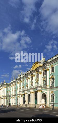 St. Petersburg, Russland, 2023, 16. Juli: Winterpalast. Russlands Kaiserpalast auf dem Palastplatz. Ein architektonisches Wahrzeichen Russlands, Europas Stockfoto