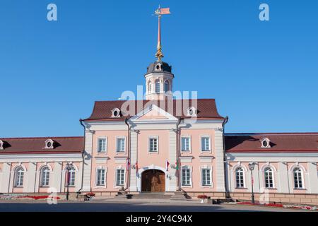 KASAN, RUSSLAND - 01. SEPTEMBER 2024: Das antike Gebäude des Kanonenhofs an einem sonnigen Tag. Kasan Kreml Stockfoto