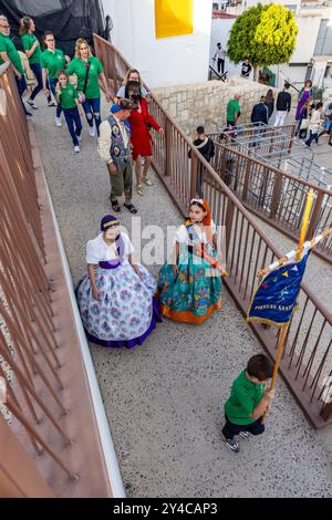 Fiestas Cruces de Mayo in den Straßen von Alicante, Spanien im Mai. Stockfoto