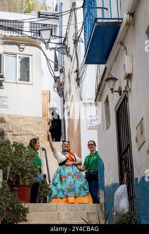 Fiestas Cruces de Mayo in den Straßen von Alicante, Spanien im Mai. Stockfoto