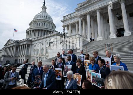 Chuck Schumer (Demokrat von New York) und andere demokratische Senatoren über die Schritte des Kapitols im Senat für eine Pressekonferenz zum Schutz der IVF in Washington, DC am Dienstag, den 17. September 2024. Quelle: Annabelle Gordon/CNP /MediaPunch Stockfoto