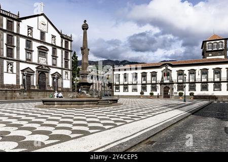 Funchal, Rathausplatz, Rathausplatz und Jesuitenschule auf Madeira Stockfoto