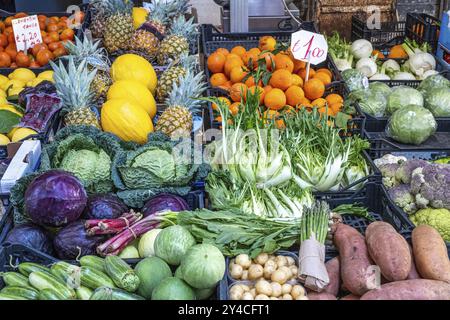 Obst und Gemüse zum Verkauf auf einem Markt Stockfoto