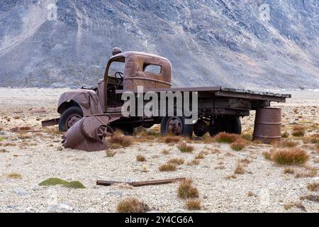 Verrostete Überreste der ehemaligen Militärbasis der US Army Air Forces Bluie East Two, 2. Ikateq Fjord, Ammassalik, Ostgrönland, Dänemark Stockfoto