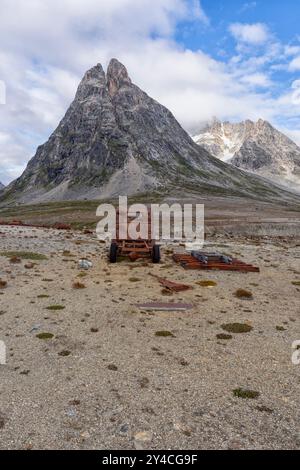 Verrostete Überreste der ehemaligen Militärbasis der US Army Air Forces Bluie East Two, 2. Ikateq Fjord, Ammassalik, Ostgrönland, Dänemark Stockfoto