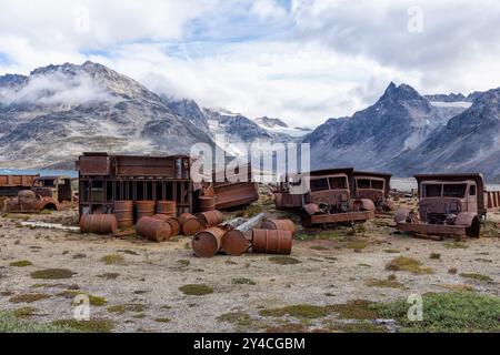 Verrostete Überreste der ehemaligen Militärbasis der US Army Air Forces Bluie East Two, 2. Ikateq Fjord, Ammassalik, Ostgrönland, Dänemark Stockfoto