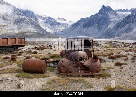 Verrostete Überreste der ehemaligen Militärbasis der US Army Air Forces Bluie East Two, 2. Ikateq Fjord, Ammassalik, Ostgrönland, Dänemark Stockfoto