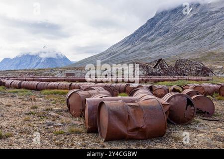 Verrostete Überreste der ehemaligen Militärbasis der US Army Air Forces Bluie East Two, 2. Ikateq Fjord, Ammassalik, Ostgrönland, Dänemark Stockfoto