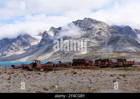 Verrostete Überreste der ehemaligen Militärbasis der US Army Air Forces Bluie East Two, 2. Ikateq Fjord, Ammassalik, Ostgrönland, Dänemark, Nordamerika Stockfoto