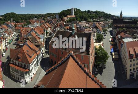 Panorama von Ravensburg, Blick auf Rathaus, Marienplatz, Marktstraße und Gespinstmarkt vom Blaserturm aus. Der Mehlsack im Hintergrund. Sehen Sie Stockfoto