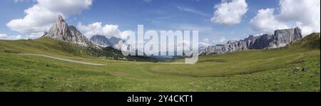 Panorama vom Passo diGiau, auf der linken Seite Stockfoto