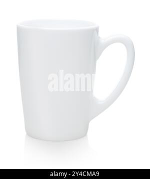 Weiße Tasse Tee auf weißem Hintergrund isoliert Stockfoto