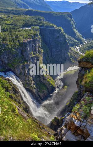 Der wunderschöne Voringsfossen in Norwegen, einer der größten Wasserfälle des Landes Stockfoto