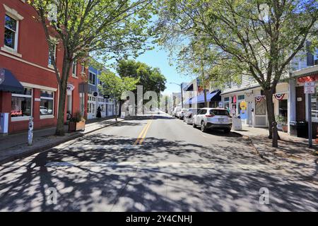 Die Main Street blickt nach Westen Village of Greenport North Fork of Eastern Long Island NY Stockfoto