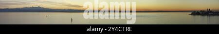 Panorama, Sonnenuntergang am Bodensee bei Friedrichshafen Stockfoto