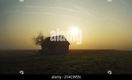 In Morgenstimmung im nebeligen Dunst Stockfoto