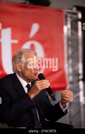 Nicolas Cleuet/Le Pictorium - Rede von Dominique de Villepin auf der Fete de l'Humanite 2024 - 15/09/2024 - France/Ile-de-France (Region)/Bretigny-Sur-Orge ; Paris - Rede von Dominique de Villepin auf der Fete de l'Humanite 2024 Credit: LE PICTORIUM/Alamy Live News Stockfoto