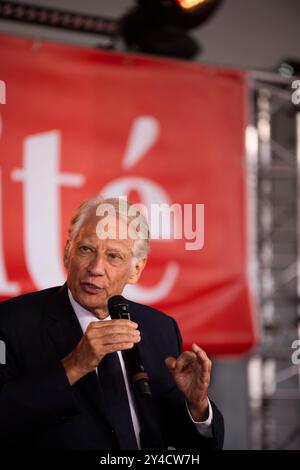 Nicolas Cleuet/Le Pictorium - Rede von Dominique de Villepin auf der Fete de l'Humanite 2024 - 15/09/2024 - France/Ile-de-France (Region)/Bretigny-Sur-Orge ; Paris - Rede von Dominique de Villepin auf der Fete de l'Humanite 2024 Credit: LE PICTORIUM/Alamy Live News Stockfoto