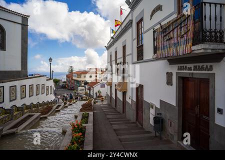 Ein wunderschöner Springbrunnen an der Promenade - Paseo de Canarias. Firgas ist eine kleine Stadt, die 1488 gegründet wurde. Stockfoto