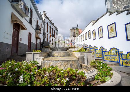 Ein wunderschöner Springbrunnen an der Promenade - Paseo de Canarias. Firgas ist eine kleine Stadt, die 1488 gegründet wurde. Stockfoto