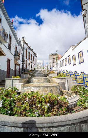 Ein wunderschöner Springbrunnen an der Promenade - Paseo de Canarias. Firgas ist eine kleine Stadt, die 1488 gegründet wurde. Stockfoto