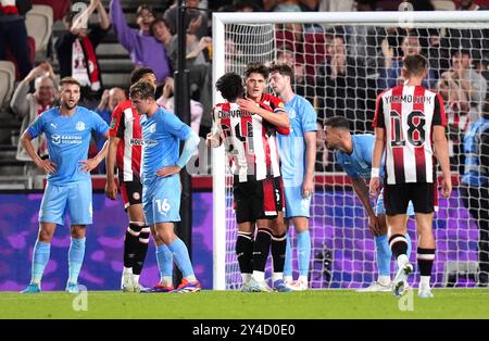 Brentfords Christian Norgaard feiert das dritte Tor des Spiels während des Spiels der dritten Runde des Carabao Cup im Gtech Community Stadium in Brentford. Bilddatum: Dienstag, 17. September 2024. Stockfoto