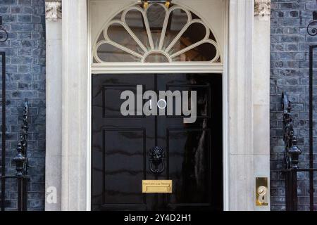 London, England, Großbritannien. September 2024. Eingangstür des Büros des britischen Premierministers in der Downing Street 10. (Kreditbild: © Tayfun Salci/ZUMA Press Wire) NUR REDAKTIONELLE VERWENDUNG! Nicht für kommerzielle ZWECKE! Stockfoto