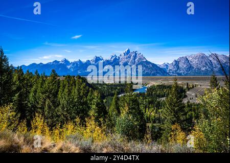 Grand Teton im Grand Teton Nationalpark, wo Ansel Adams im Herbst 2024 mit dem Snake River das berühmte Schwarz-weiß-Foto von Teton machte Stockfoto