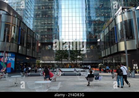 New York, Usa. September 2024. Ein plaza ist in Manhattan, New York City, zu sehen. (Foto: Jimin Kim/SOPA Images/SIPA USA) Credit: SIPA USA/Alamy Live News Stockfoto