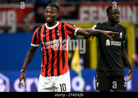 Mailand, Italien. September 2024. Rafael Leao vom AC Mailand Gesten während des Fußballspiels der UEFA Champions League 2024/205 zwischen dem AC Mailand und Liverpool FC im San Siro Stadion in Mailand (Italien) am 17. September 2024. Quelle: Insidefoto di andrea staccioli/Alamy Live News Stockfoto