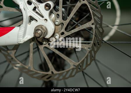 Rotor, Bremsscheibe auf einem Fahrradrad, Nahaufnahme. Stockfoto