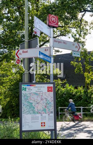 Radwegenetz, Knotenpunktsystem, Radwege, Fahrradwege, Routen, Orientierungssystem, Goch, NRW, Deutschland Radwege Knotenpunkte *** Radwegenetz, Anschlusssystem, Radwege, Radwege, Routen, Orientierungssystem Goch, NRW, Deutschland Radwege Kreuzungen Stockfoto