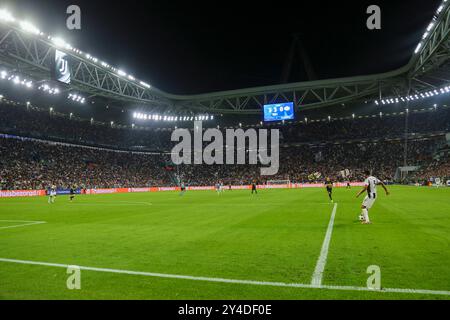 Ein Überblick über das Allianz Stadion während des UEFA Champions League Spiels zwischen Juventus FC und PSV Eindhoven am 17. September 2024 in Turin, Italien. Stockfoto