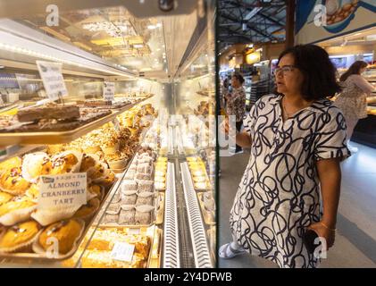 Toronto, Kanada. September 2024. Ein Kunde kauft am 17. September 2024 auf einem Markt in Toronto, Kanada, Gebäck ein. Der kanadische Verbraucherpreisindex (CPI) stieg im August gegenüber dem Vorjahr um 2 Prozent und erreichte damit das von der Bank of Canada festgelegte Inflationsziel, so Statistics Canada am Dienstag. Quelle: Zou Zheng/Xinhua/Alamy Live News Stockfoto