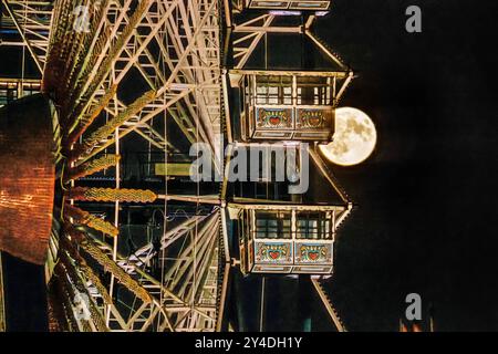 Vollmond hinter dem Riesenrad, vier Tage vor Start des Oktoberfests, München, 17. September 2024 Deutschland, München, 17. September 2024, Vollmond hinter dem Riesenrad, der Supermond scheint über dem nächtlichen Wiesnhimmel, Dienstagabend um 20:08 Uhr, Nachthimmel über der Theresienwiese, der Mond ist besonders hell und groß, weil er in seiner Umlaufbahn am erdnächsten Punkt ist, vier Tage vor Start des Oktoberfests, der Aufbau ist fast beendet, Bayern, Volksfest, *** Vollmond hinter dem Riesenrad, vier Tage vor Beginn des Oktoberfestes, München, 2024, Deutschland Stockfoto