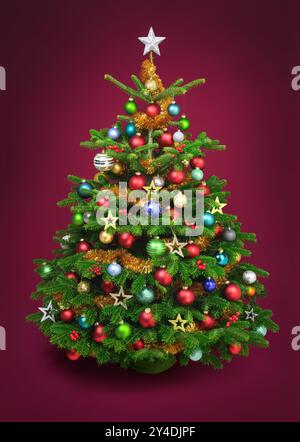 Wunderschön verzierter Weihnachtsbaum mit farbenfrohen Ornamenten auf einem Vignettedunkel burgunderroten Hintergrund. Stockfoto