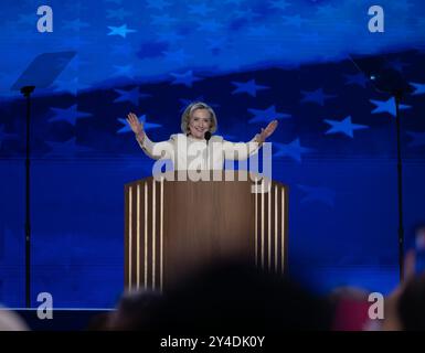 CHICAGO, Illinois – 19. August 2024: Die ehemalige Außenministerin Hillary Clinton spricht im United Center auf der Demokratischen Nationalversammlung 2024. Stockfoto