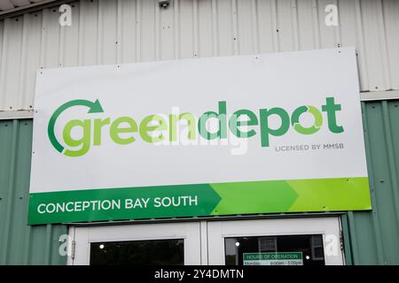 Green Depot Schild auf der Topsail Road in Topsail, Conception Bay South, Neufundland & Labrador, Kanada Stockfoto