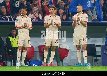 Leroy SANE, Trainer Vincent Kompany (FCB), Teammanager, Headcoach, Coach, Eric Dier, FCB 15 Thomas MÜLLER, MÜLLER, FCB 25 im Gruppenligaspiel FC BAYERN MÜNCHEN - DINAMO ZAGREB 9-2 Fußball UEFA Champions League in der Saison 2024/2025 in München, 17. September 2024, FCB, 1. Spieltag, München Fotograf: Peter Schatz Stockfoto