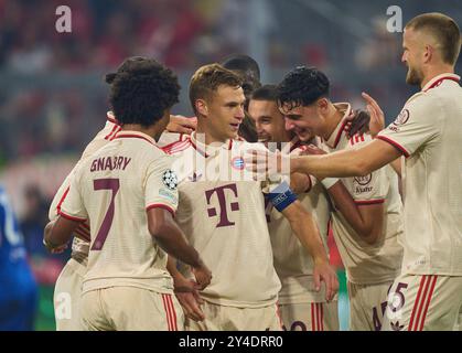 München, Deutschland. September 2024. Harry Kane, FCB 9 feiert sein Ziel, glücklich, lacht, feiert, mit Serge GNABRY, FCB 7 Joshua KIMMICH, FCB 6 Raphael Guerreiro, FCB 22 Aleksandar Pavlovic, FCB 45 Eric Dier, FCB 15 im Gruppenligaspielspiel FC BAYERN MÜNCHEN - DINAMO ZAGREB 9-2 Fußball UEFA Champions League in der Saison 2024/2025 in München, 17. September 2024, FCB, 1. Spieltag, München Fotograf: ddp Images/STAR-Images Credit: ddp Media GmbH/Alamy Live News Stockfoto