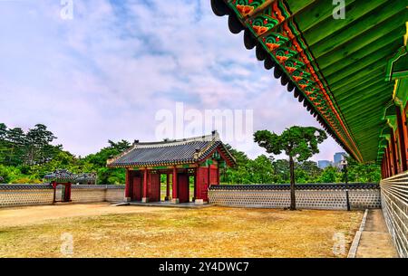 Traditionelle Architektur des Gyeongbokgung Palace in Seoul, Südkorea Stockfoto