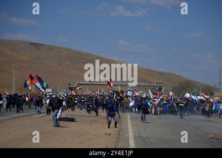 El Ex presidente Evo Morales encabezo la Marcha para Salvar Bolivia que partio de la ciudad de Caracollo en el departamento de Oruro y tiene revisto llevar a la ciudad de La Paz el proximo lunes 23 de septiembre. Stockfoto